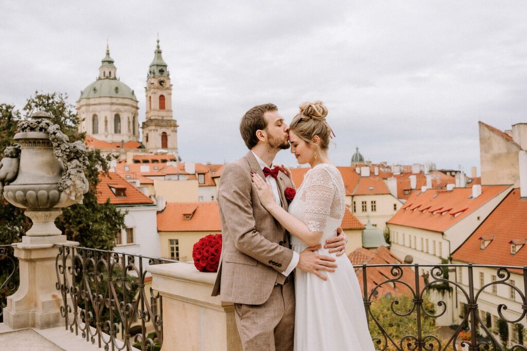 Prague wedding photoshoot in Vrtba garden