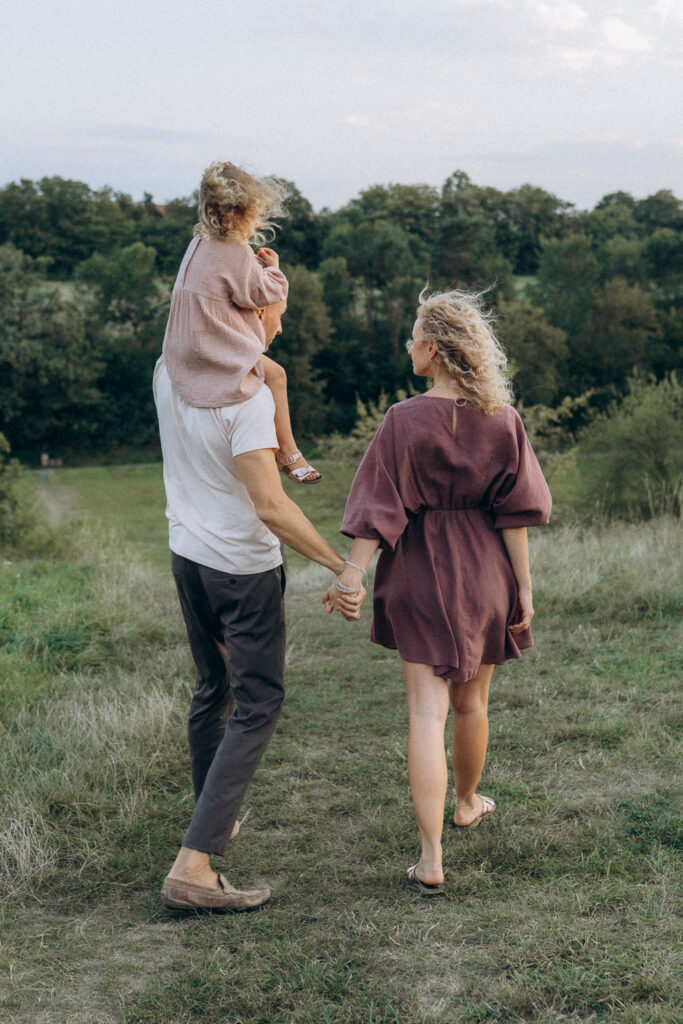 Family summer photoshoot during golden hour in Divoká Šárka, Prague