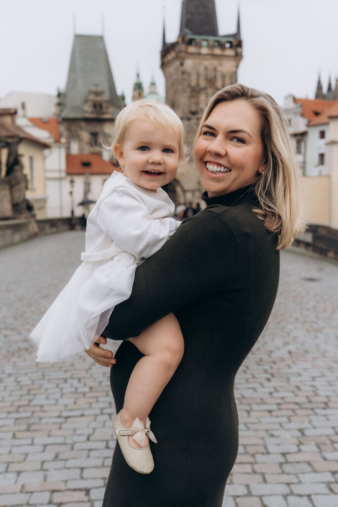 Family photoshoot on Charles Bridge, Prague