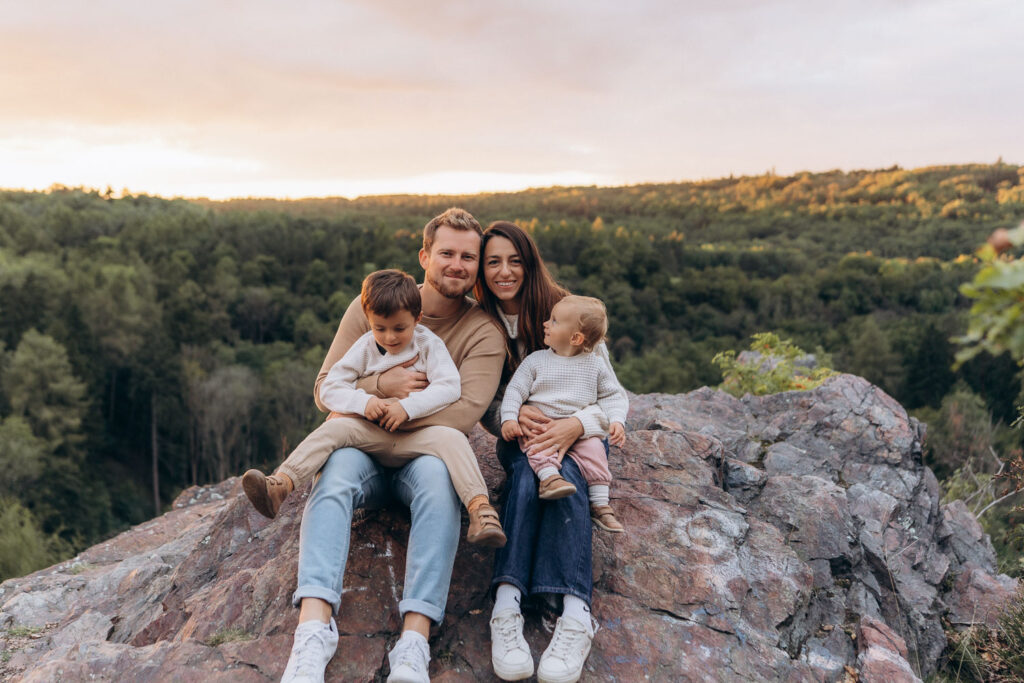 Family autumn photoshoot in Divoká Šárka, Prague
