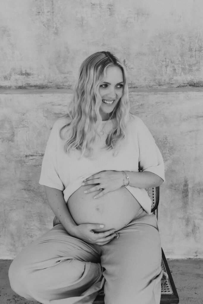 Pregnancy photography session in Prague studio