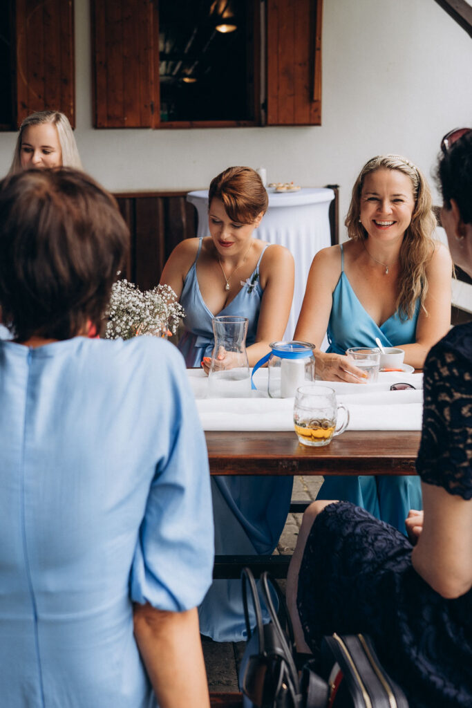 Relaxed wedding celebration in the countryside near Prague