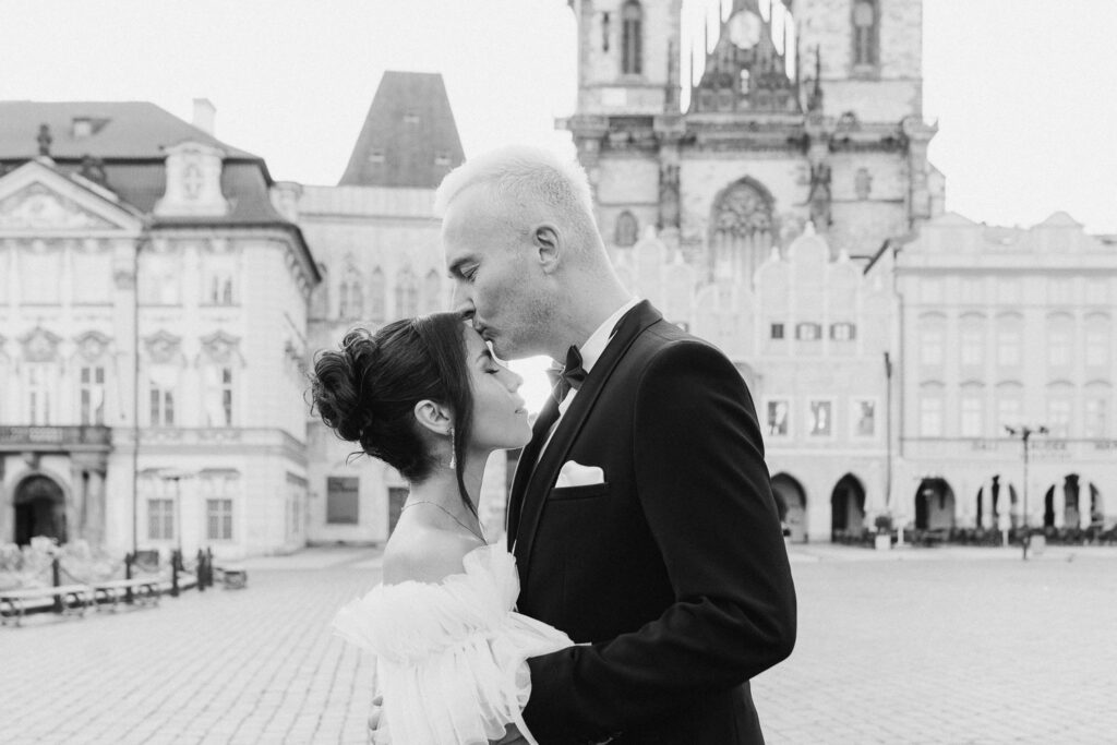 Romantic wedding portraits at sunrise in Prague Old Town Square