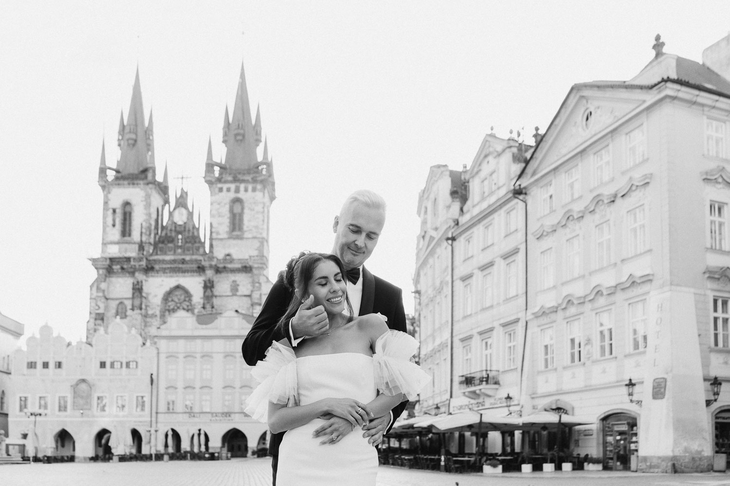 Sunrise wedding photoshoot in Prague Old Town Square with bride and groom