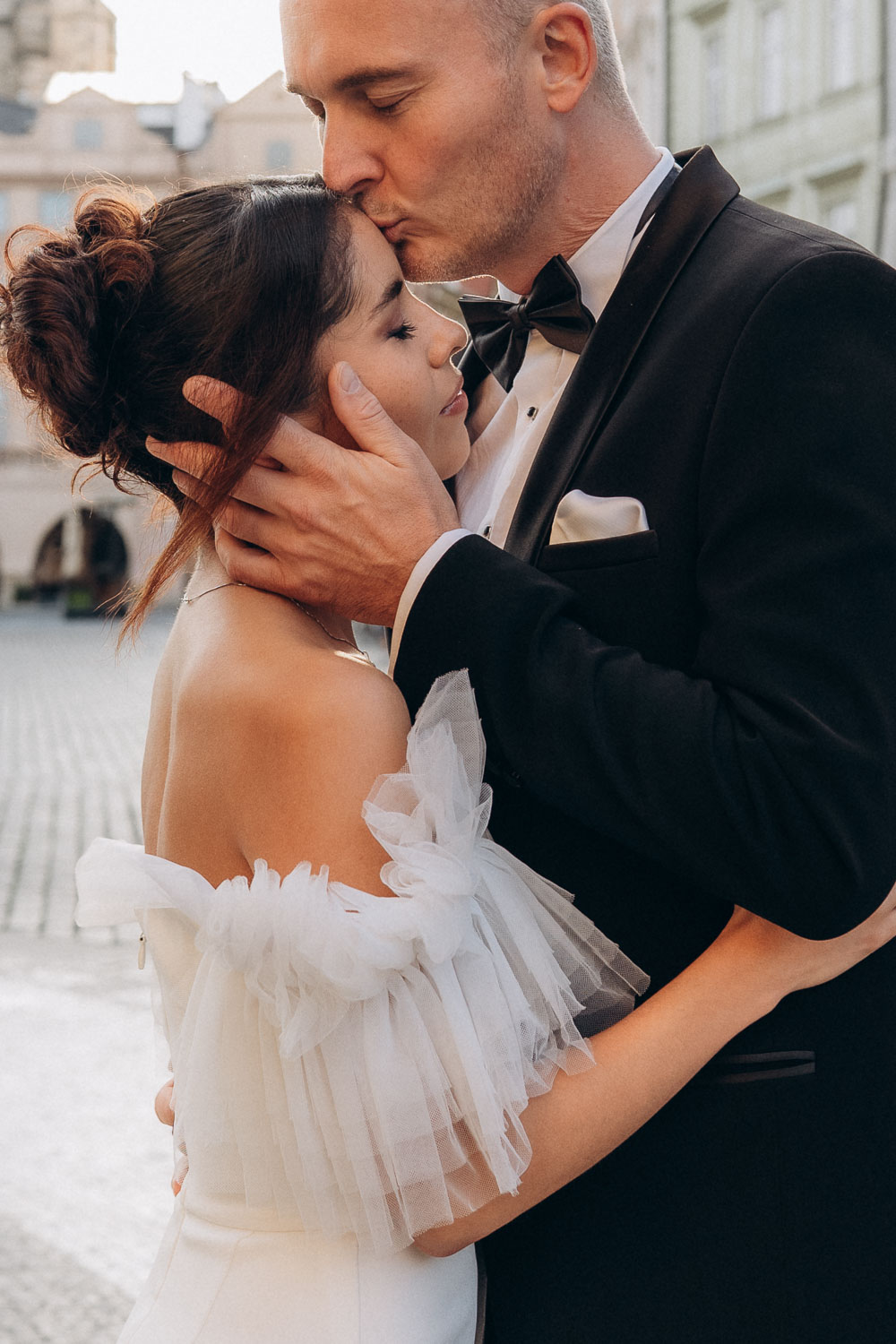Bride and groom enjoying peaceful sunrise in Prague Old Town Square