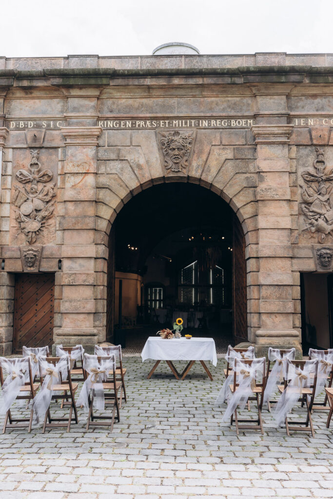 Outdoor summer wedding in Prague