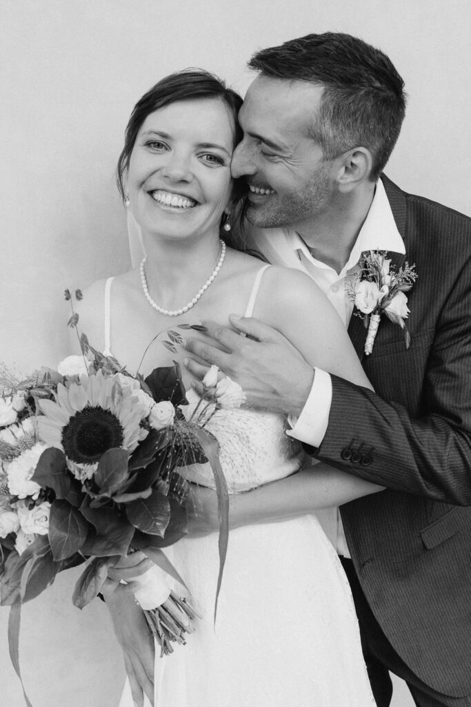 Romantic wedding moments at outdoor summer wedding in Prague