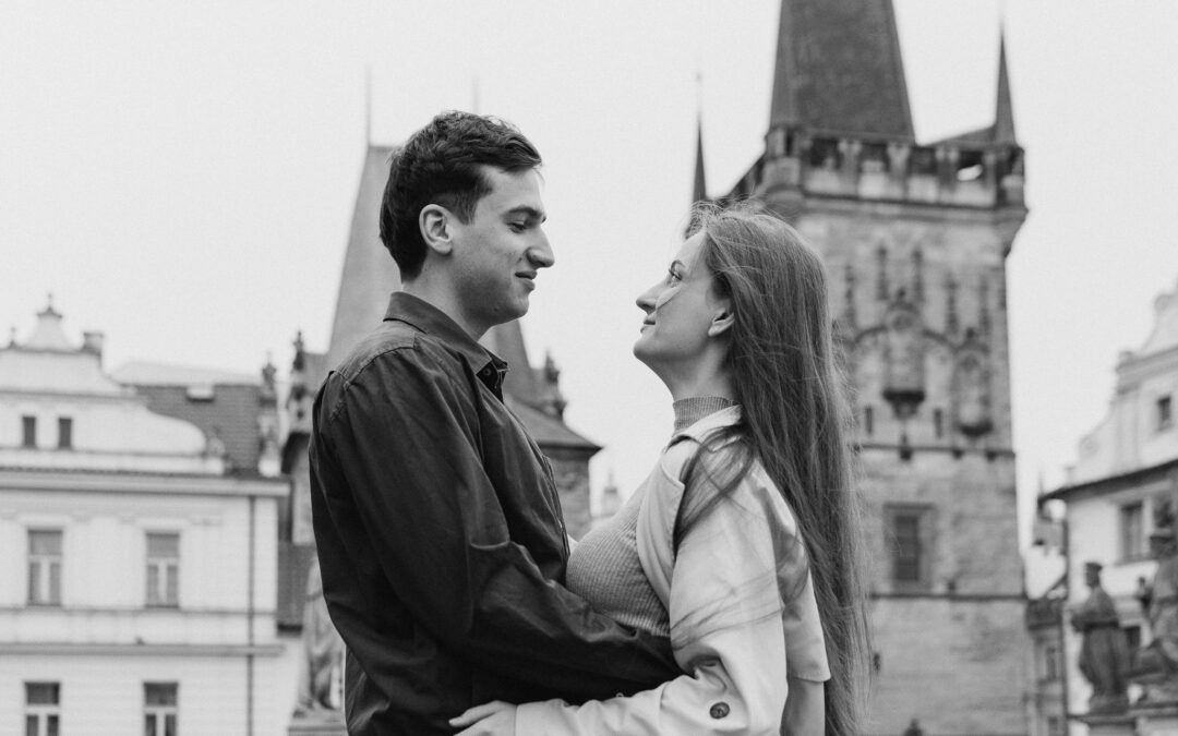 Romantic Morning Couple Photoshoot at Charles Bridge, Prague