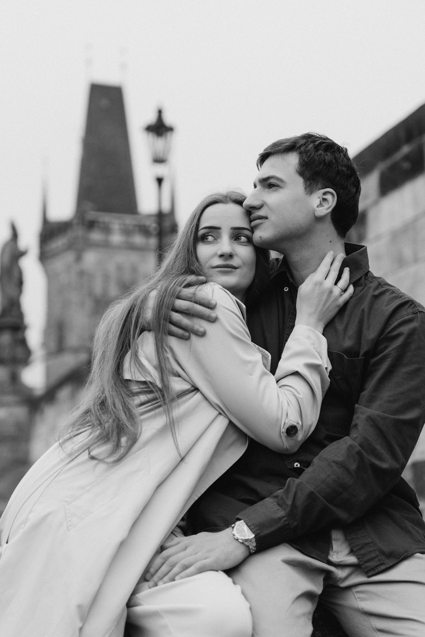 Love story photoshoot in Prague on Charles Bridge